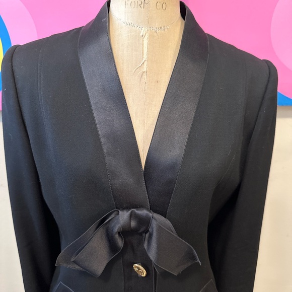 Chanel black wool skirt suit - Picture 2 of 12